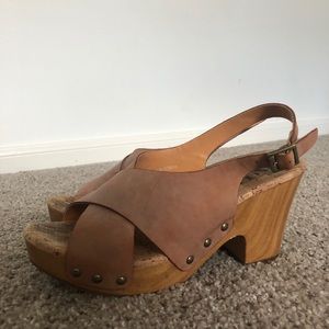 super cute!!! tan healed sandals-leather straps